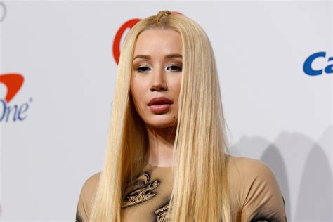 iggy azalea nude|Iggy Azalea naked: Rapper poses nude on Instagram for Fashion。